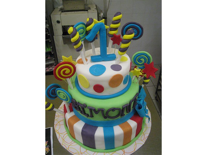 torta compleanno con pasta di zucchero