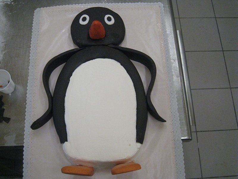 torta pingui con pasta di zucchero