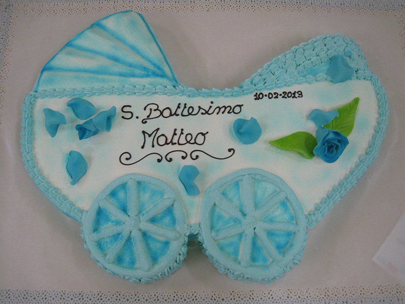 torta per battesimo a forma di culla