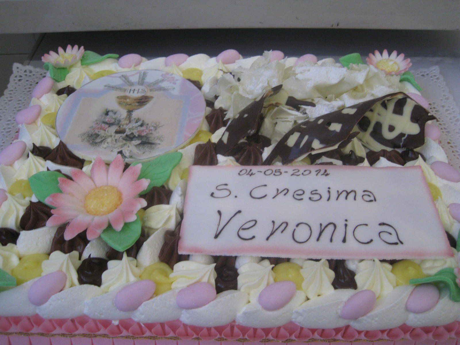 torta con panna fresca per la cresima