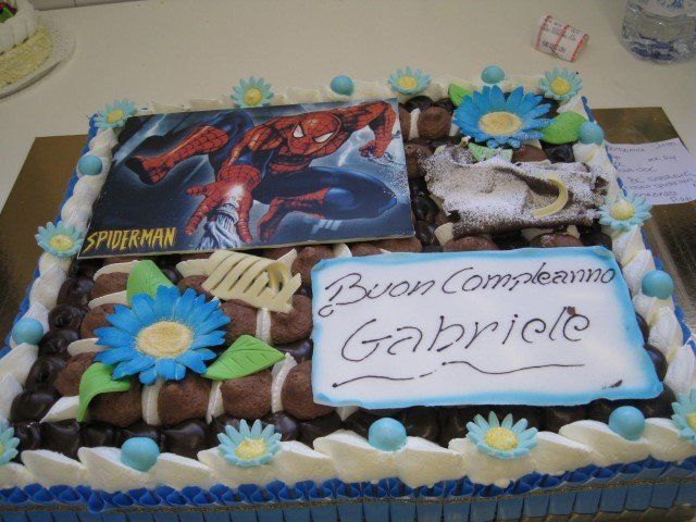 torta personalizzata con spiderman