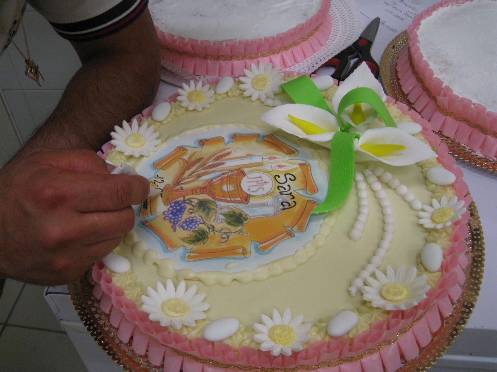 torta decorata con margherite