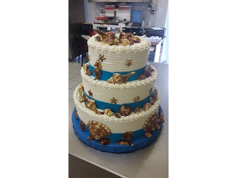 torta per bambini con vari ripiani