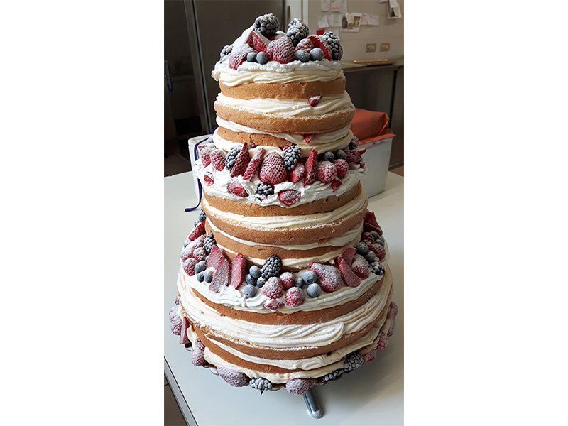 torta con panna e fragolini