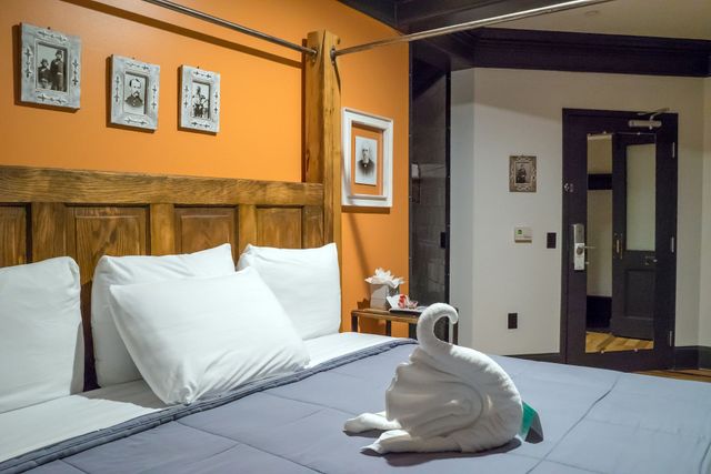 るーむ　room HULK Industrial Rooms | City Hall Grand Hotel | Williamsport, PA