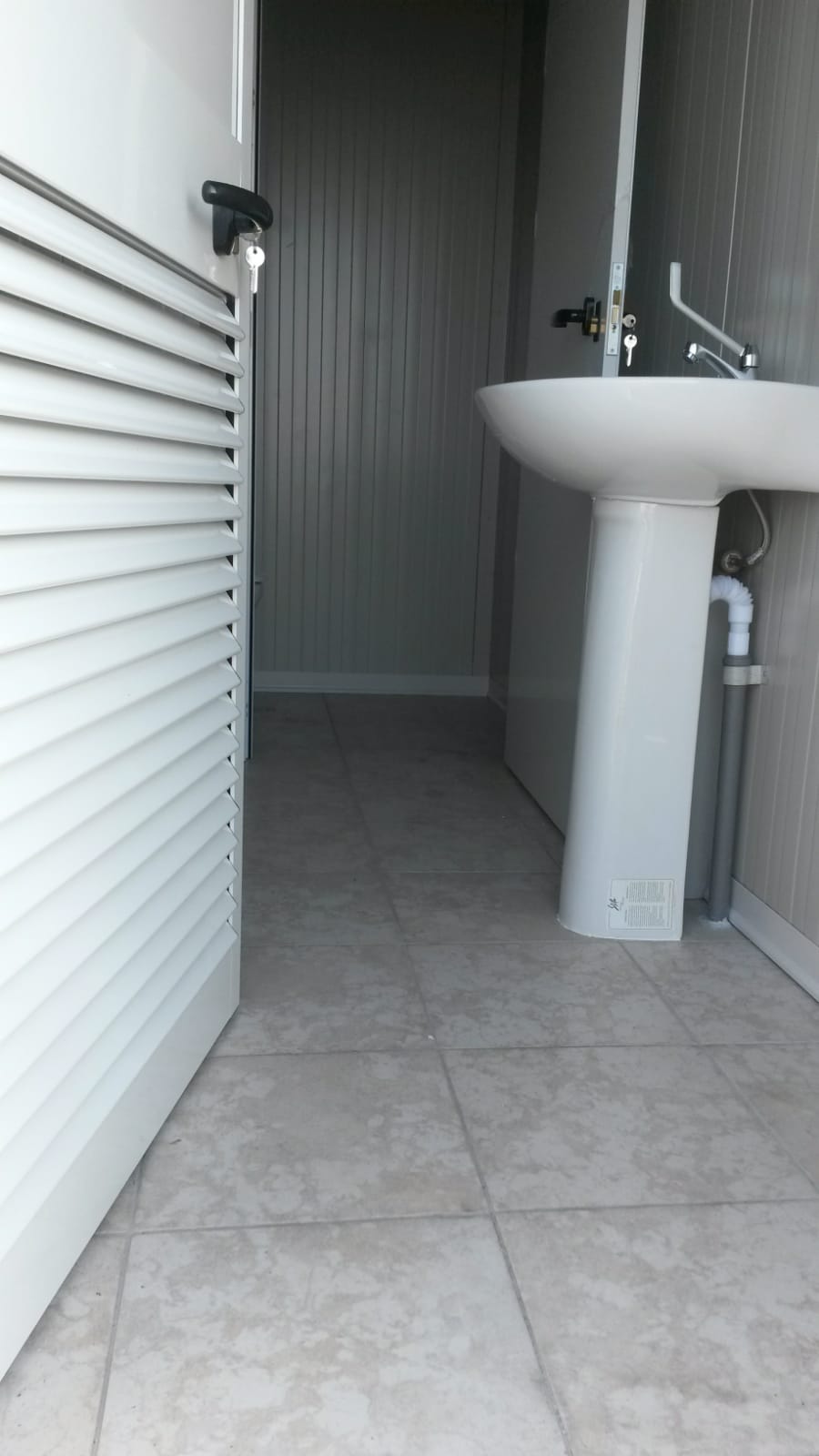 Particolare servizi igienici mobili per disabii