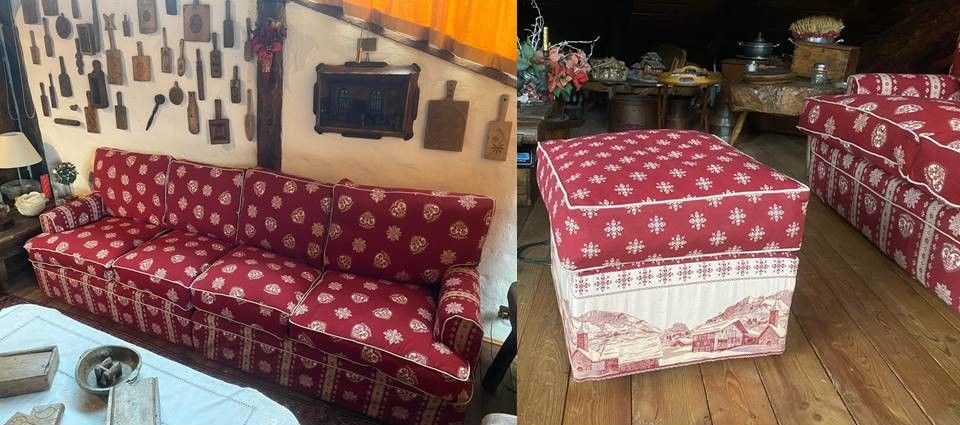 Un divano rosso e un pouf si trovano nel soggiorno.