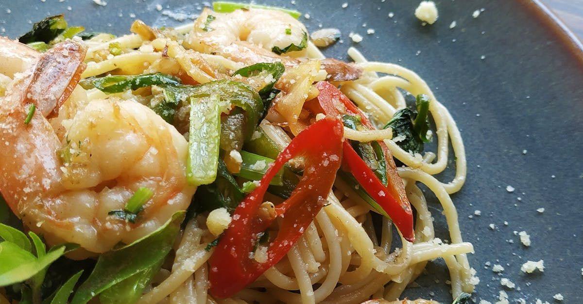 Noodles with prawns, veg and chilli