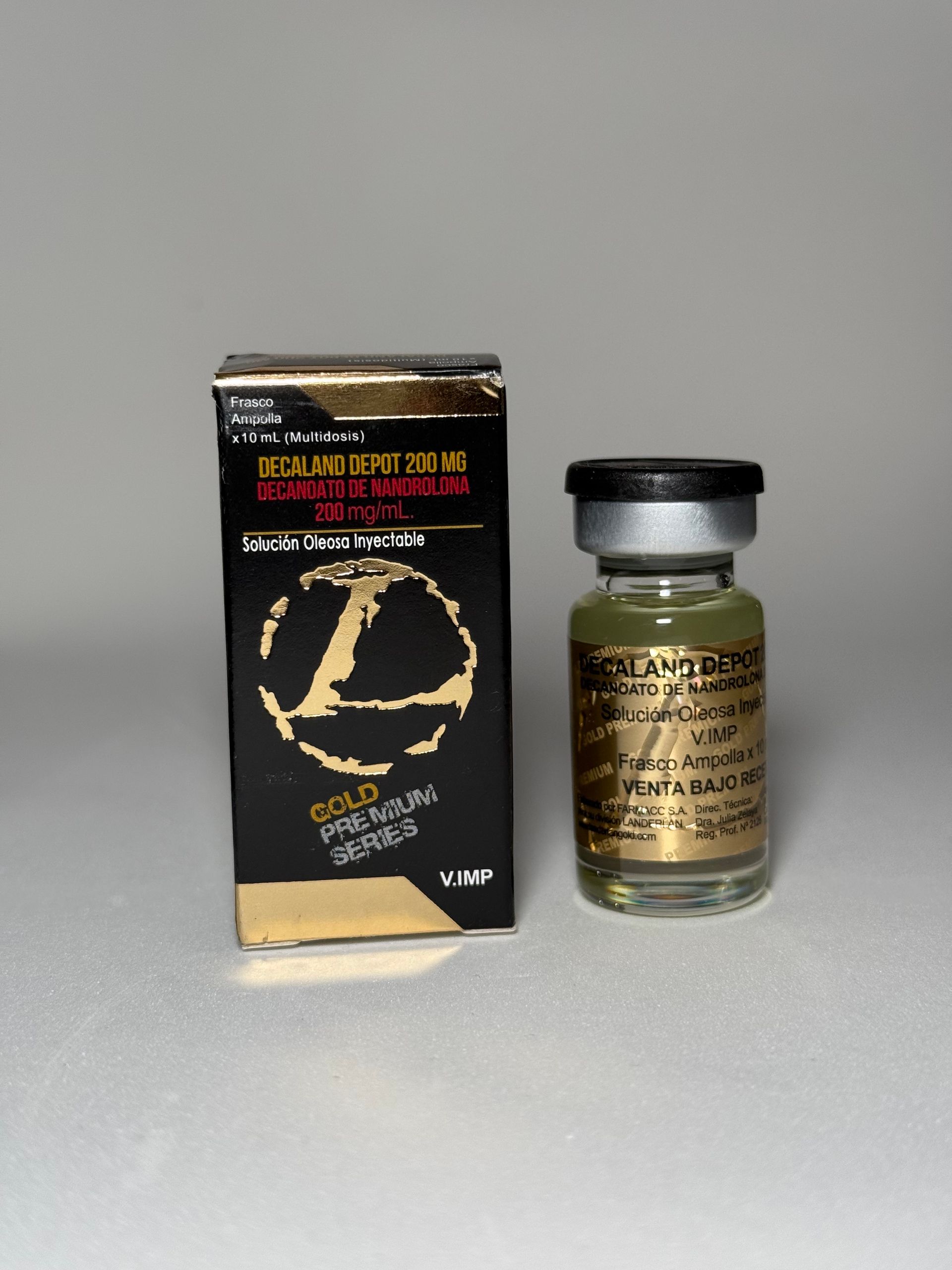 Caja y vial de medicamento inyectable con etiqueta dorada y negra.