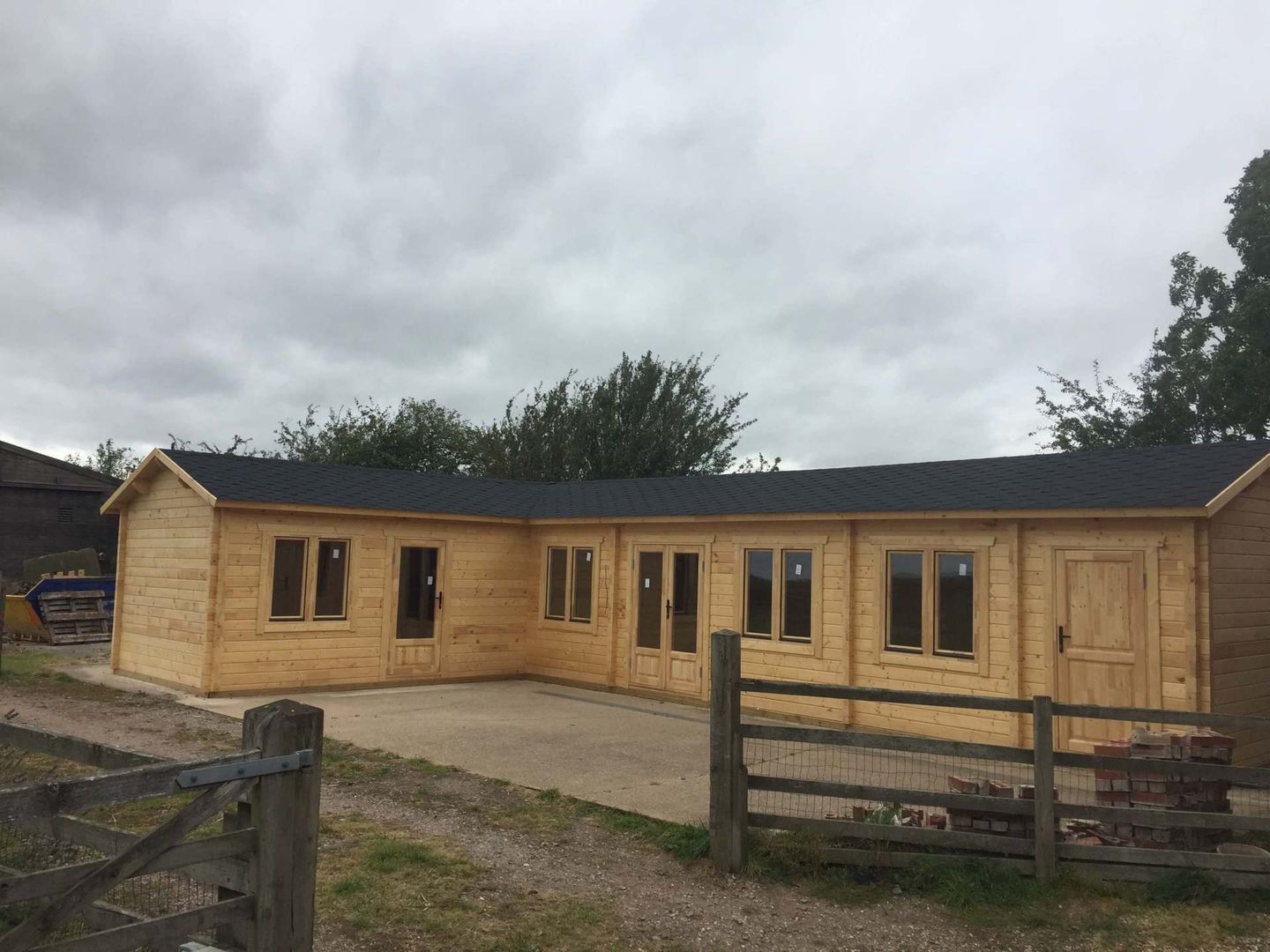 Log Cabins To Buy / Log Cabins