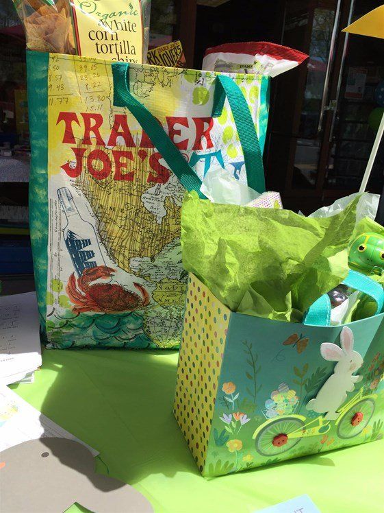 A bag that says trader joe 's on it