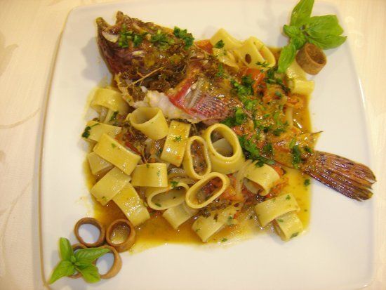 mezze maniche al sugo di pesce