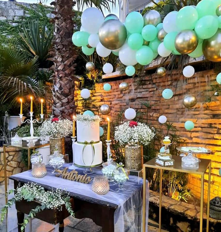 battesimo, torta e palloncini