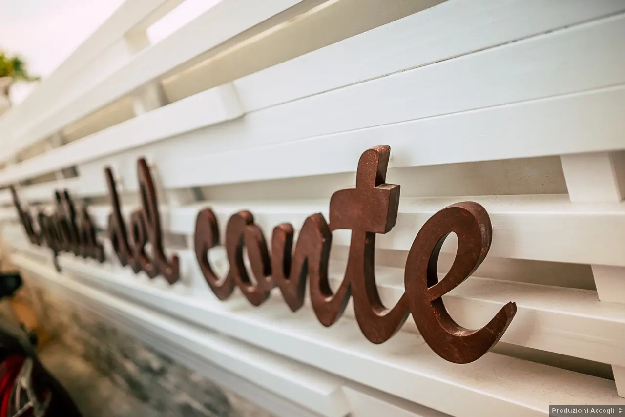 insegna la grotta del conte