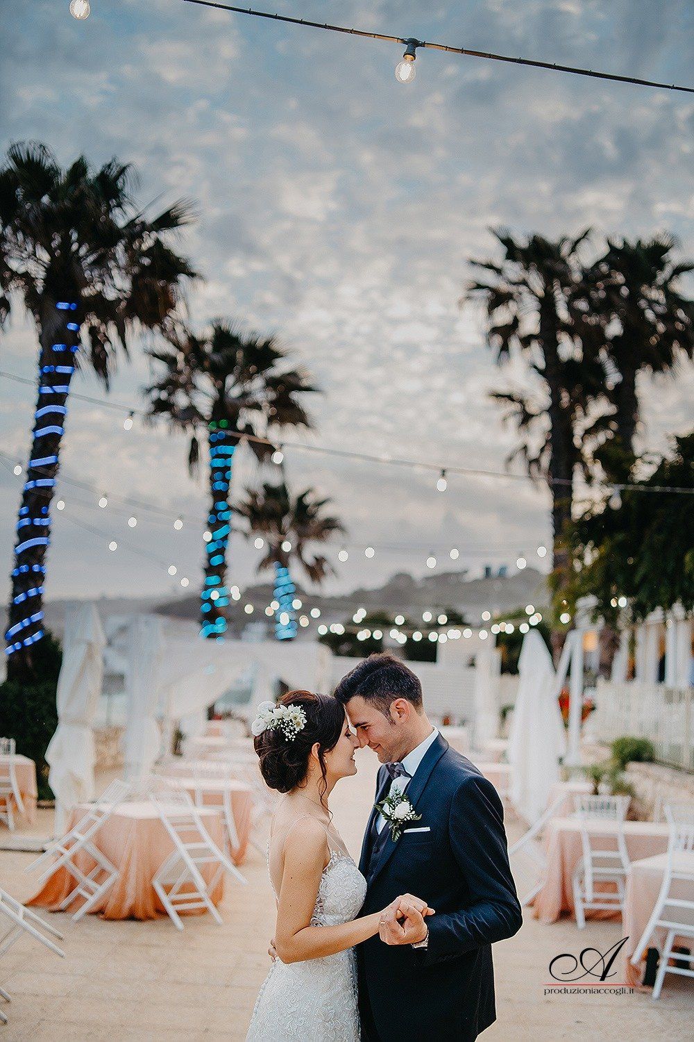 coppia di sposi durante il loro matrimonio