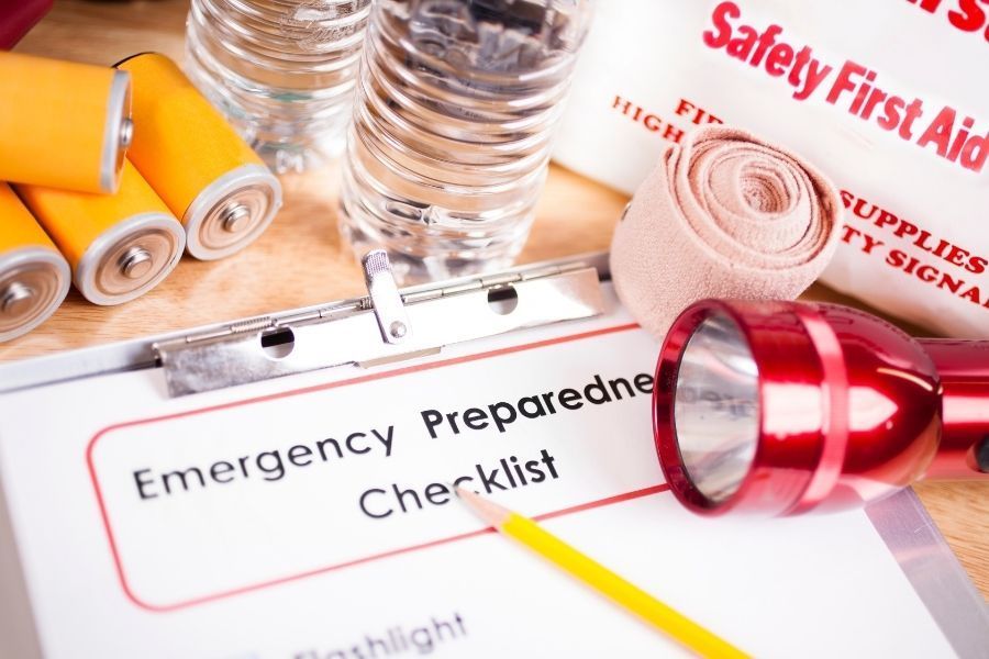 Emergency preparedness kit with supplies