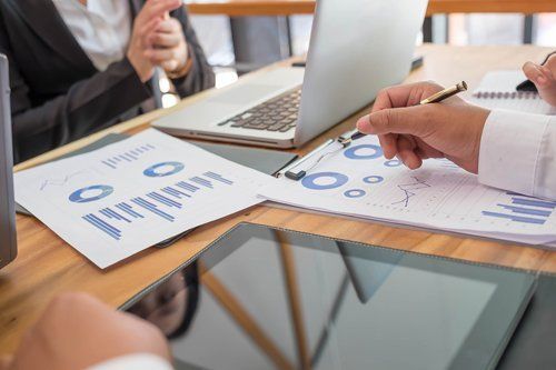 commercialisti alla scrivania