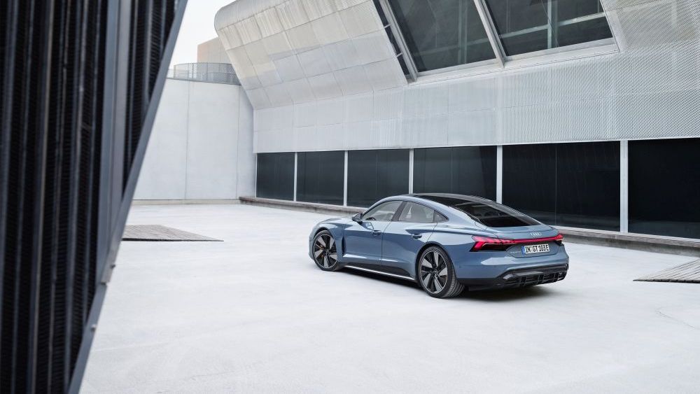 Audi E-tron GT linksachter