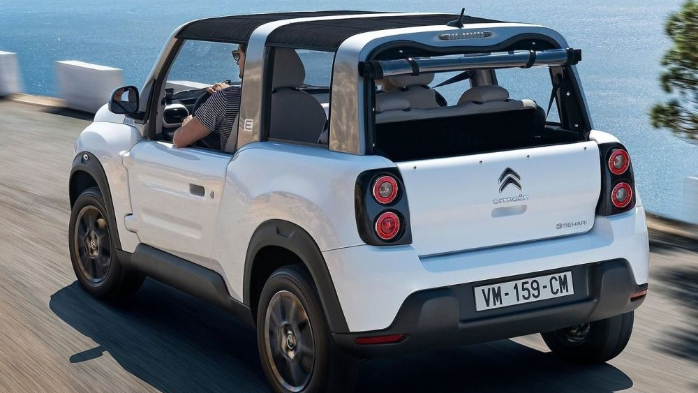 De elektrische cabrio Citroen e-Mehari achterkant