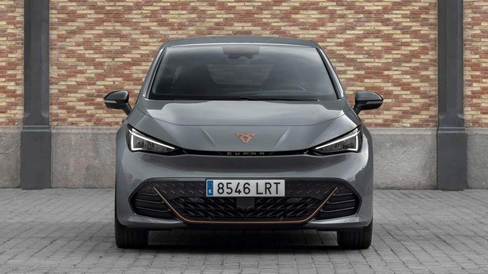 Cupra Born Essential vooraanzicht