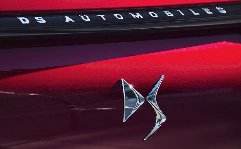 De Nieuwe DS 3 zwarte strip en logo