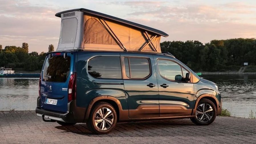 Elektrische camper Peugeot e-Rifter Slapen op het inbouwmeubel
