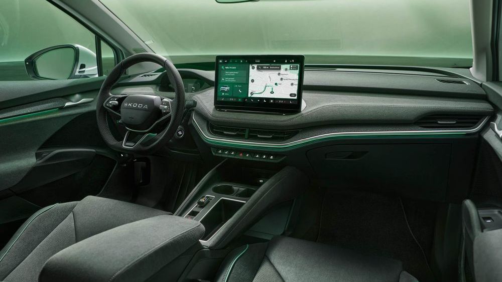 Stuur en Infotainmentscherm van de Skoda Enyaq 2025