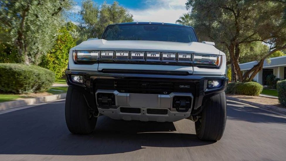 De neus van een robuuste elektrische GMS Hummer