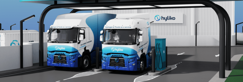 Voor het pand staan ​​twee blauw-witte Hyliko vrachtwagens naast elkaar geparkeerd.