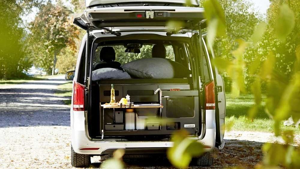Mercedes EQV Camper met geopende achterklep