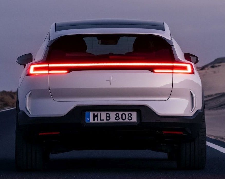 Achterkant van de Polestar 3. Dit is een van de 6 modellen uit het gamma van autofabrikant Polestar