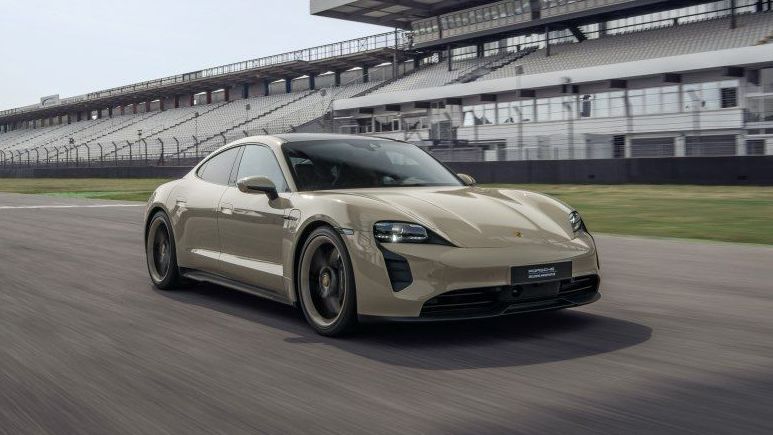 Porsche Taycan GTS rechtsvoor