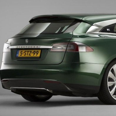 Achterkant van een groene Tesla Model S Shooting Brake