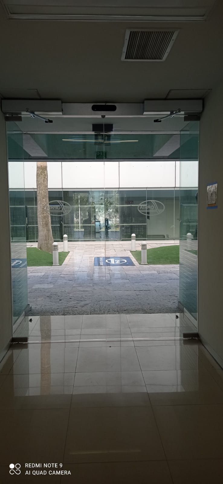 Automatización de Accesos Masters - PUERTAS AUTOMÁTICAS DE CRISTAL