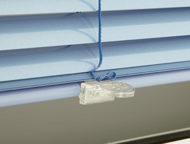 A close up of a blue blind with a blue string attached to it