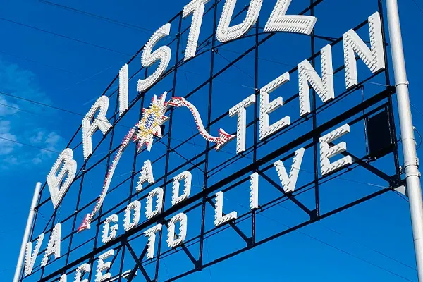 A sign that says bristol is a good place to live