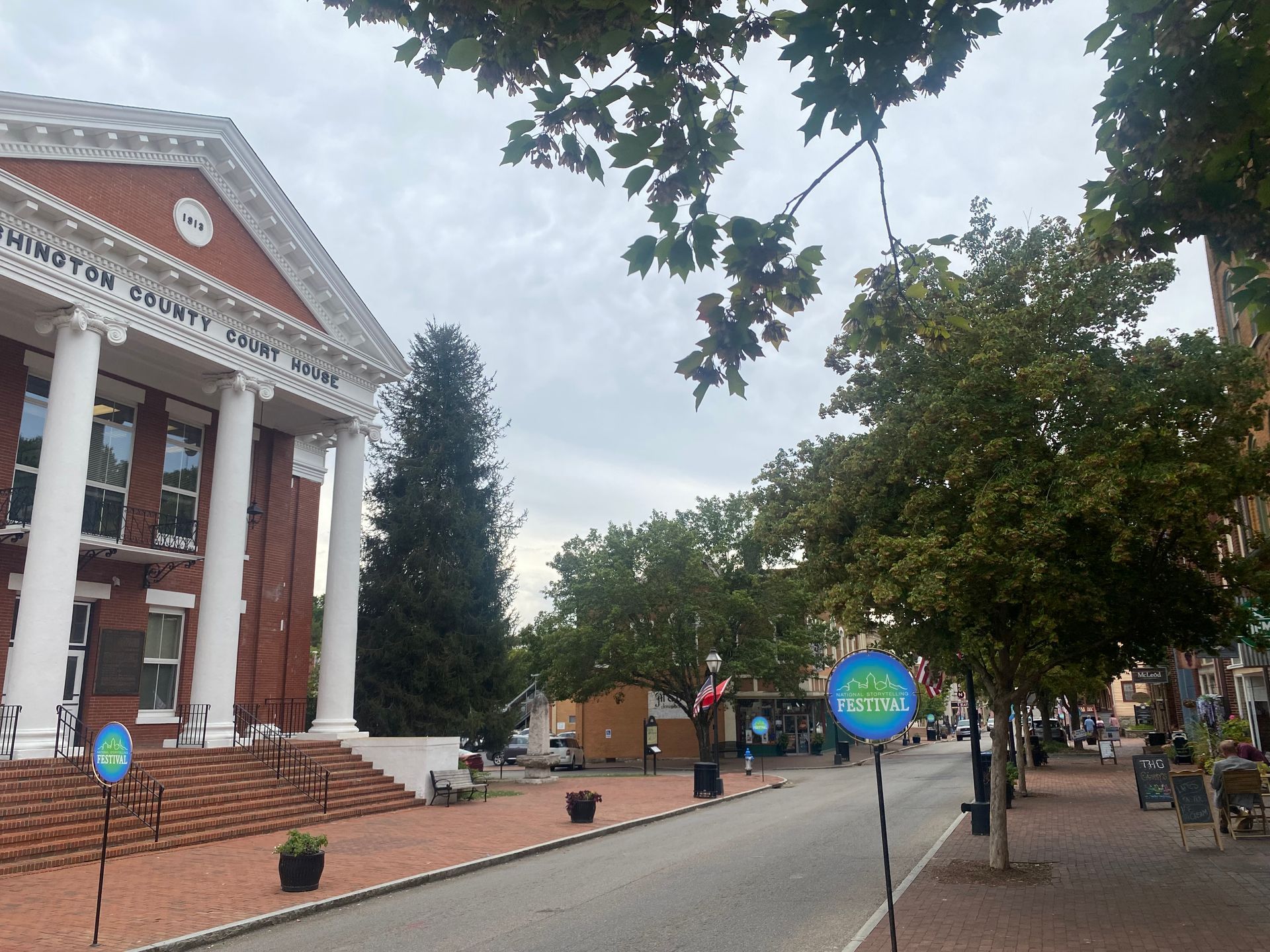 A brick building with the word county on it