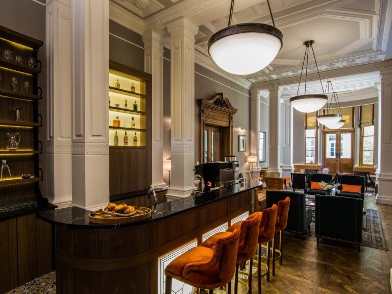 Central Court Lounge