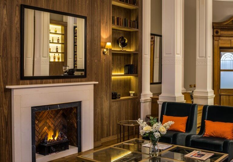 Central Court Lounge