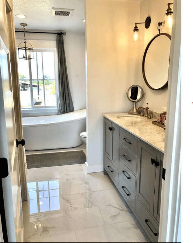 A bathroom with a tub , sink and mirror