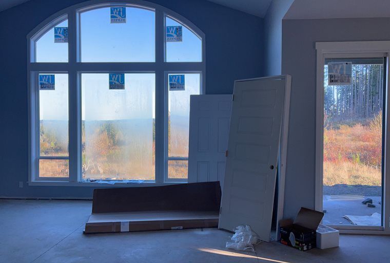 An empty room with a lot of windows and doors