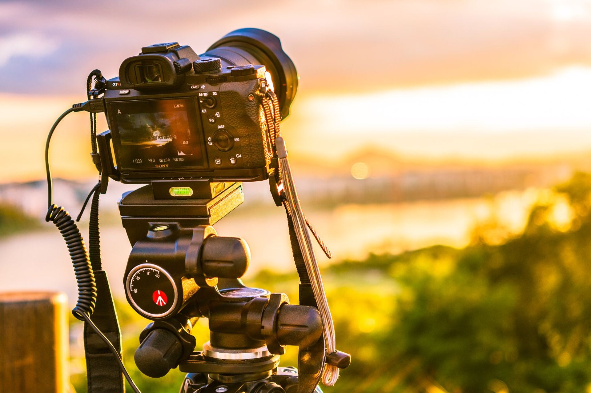 A camera is sitting on top of a tripod.