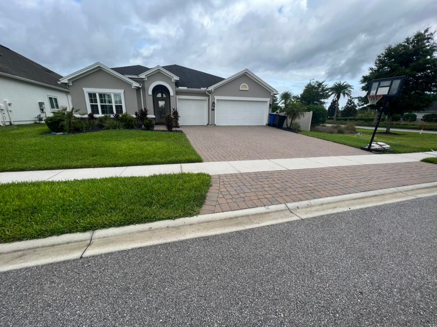 House with Basketball Hoop in Front Yard | Jacksonville, FL | Coastal Pressure Washing