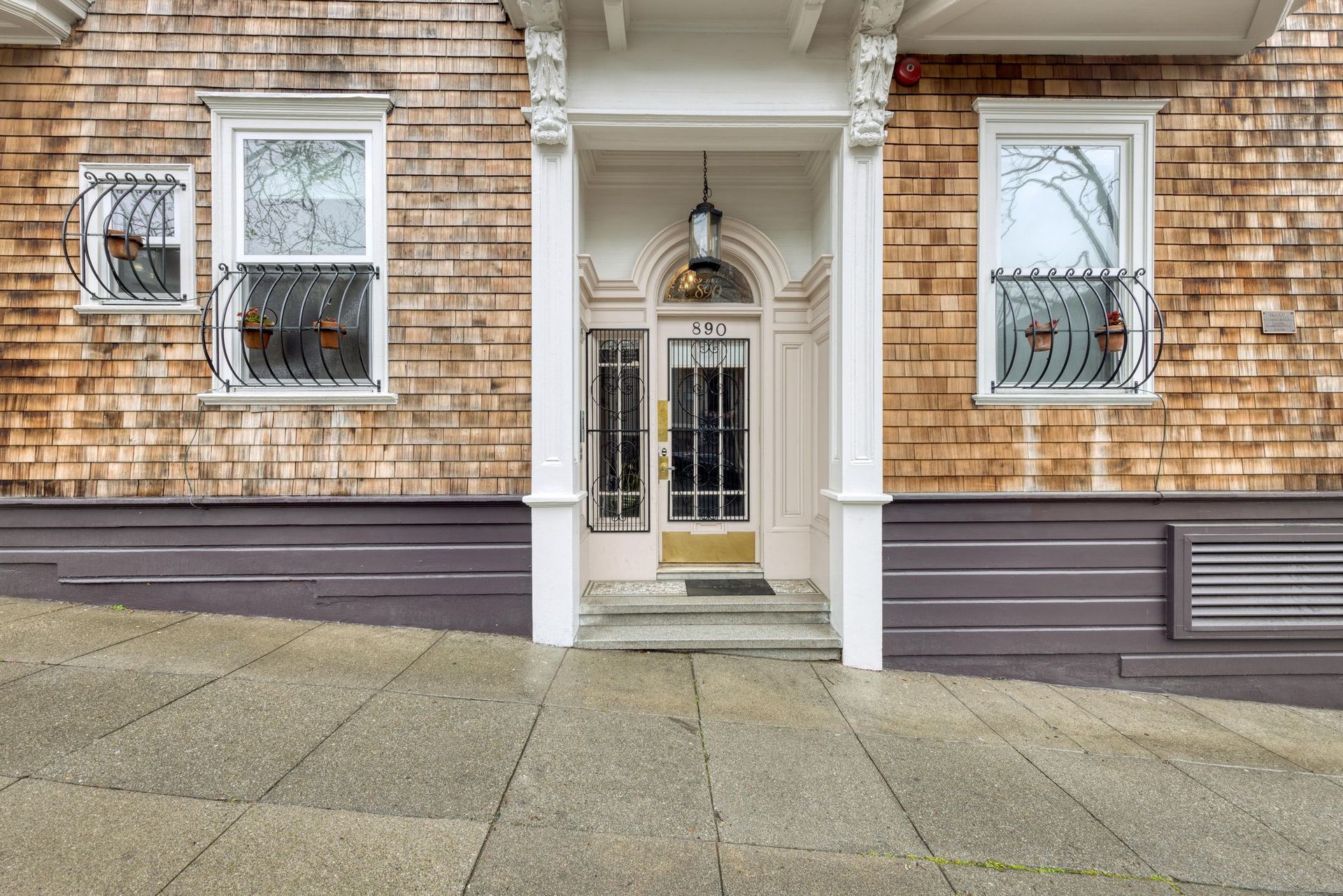 Front door of the Grove Inn
