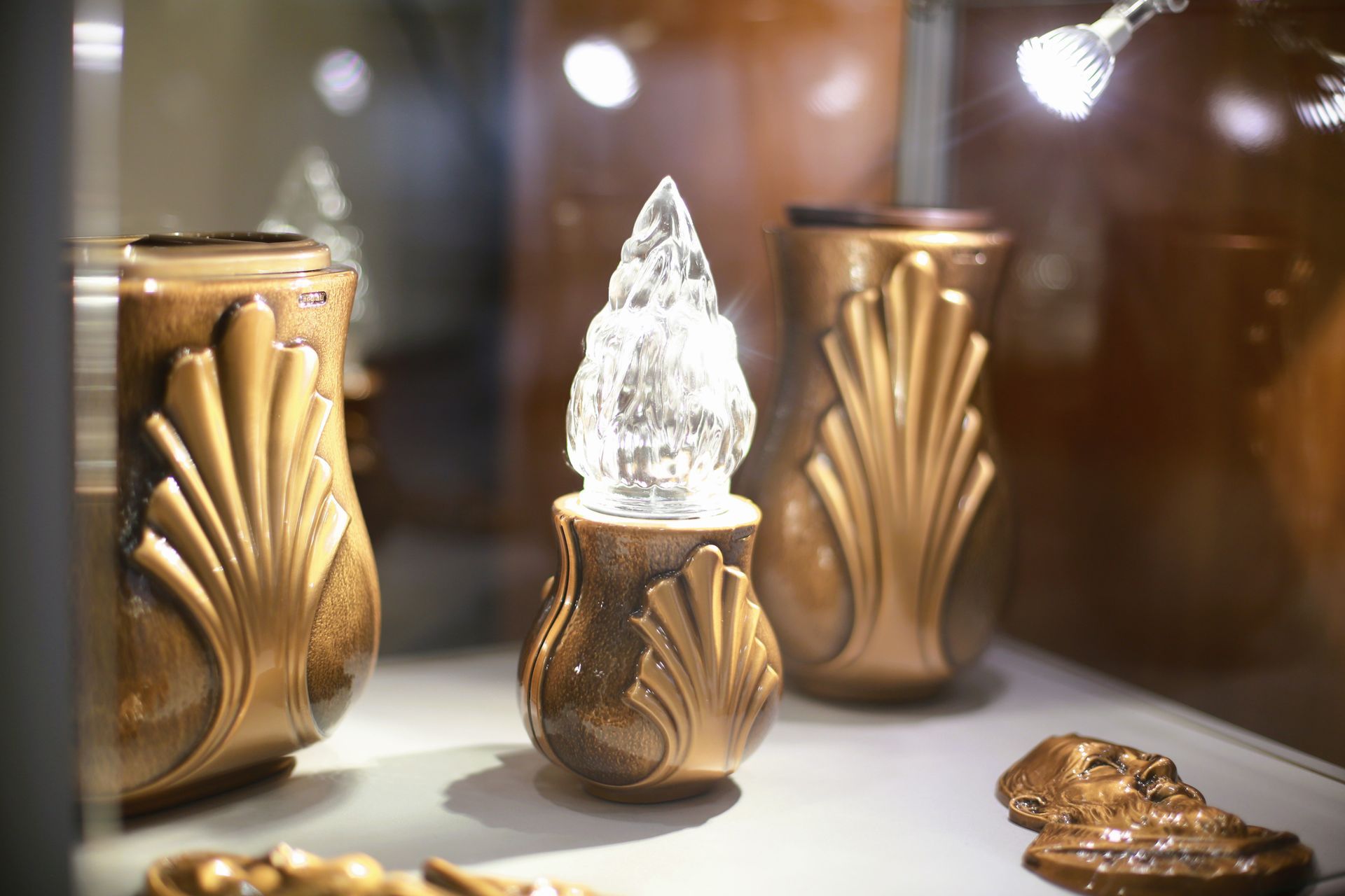 lampade e vasi per loculi