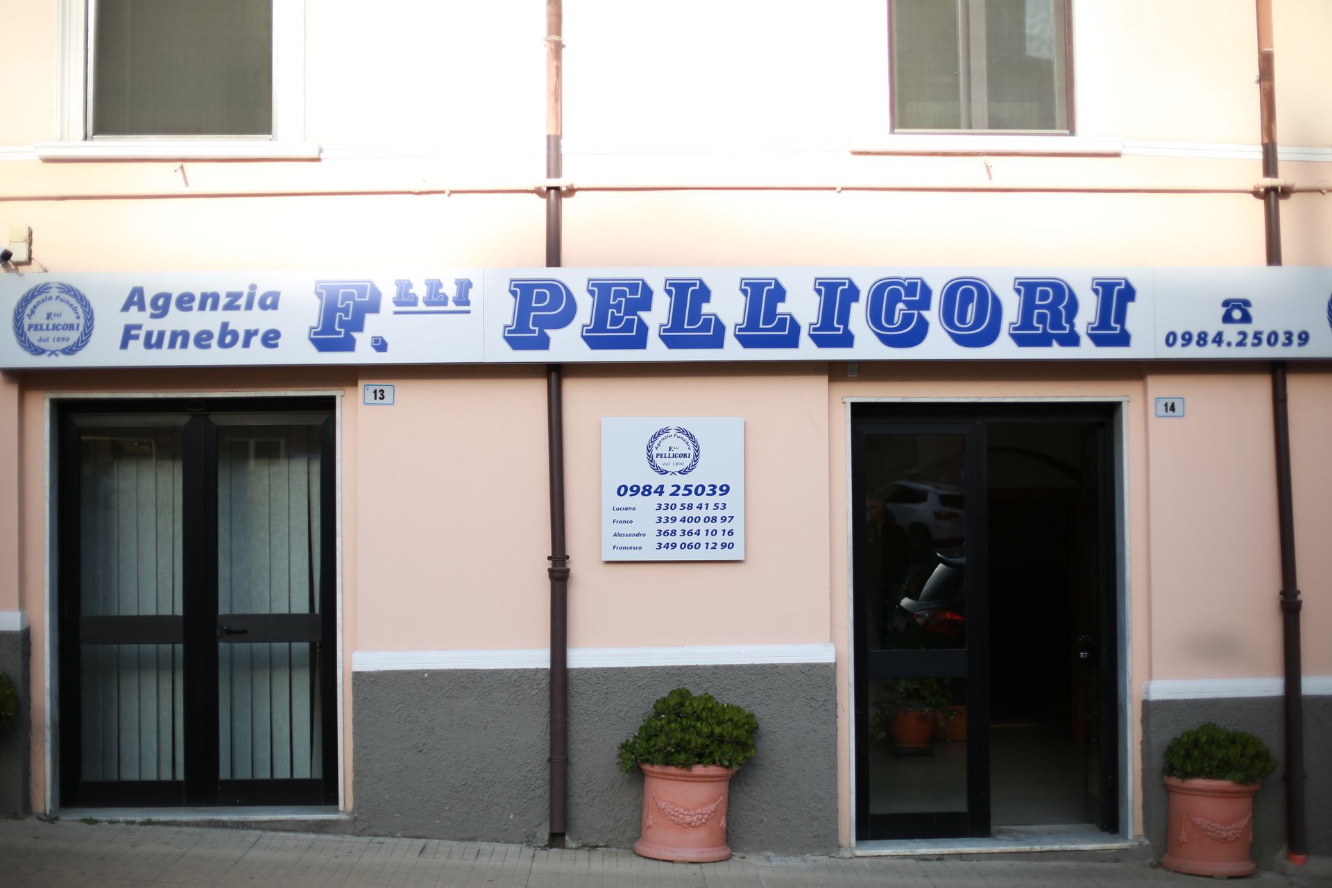 vetrine onoranze funebri