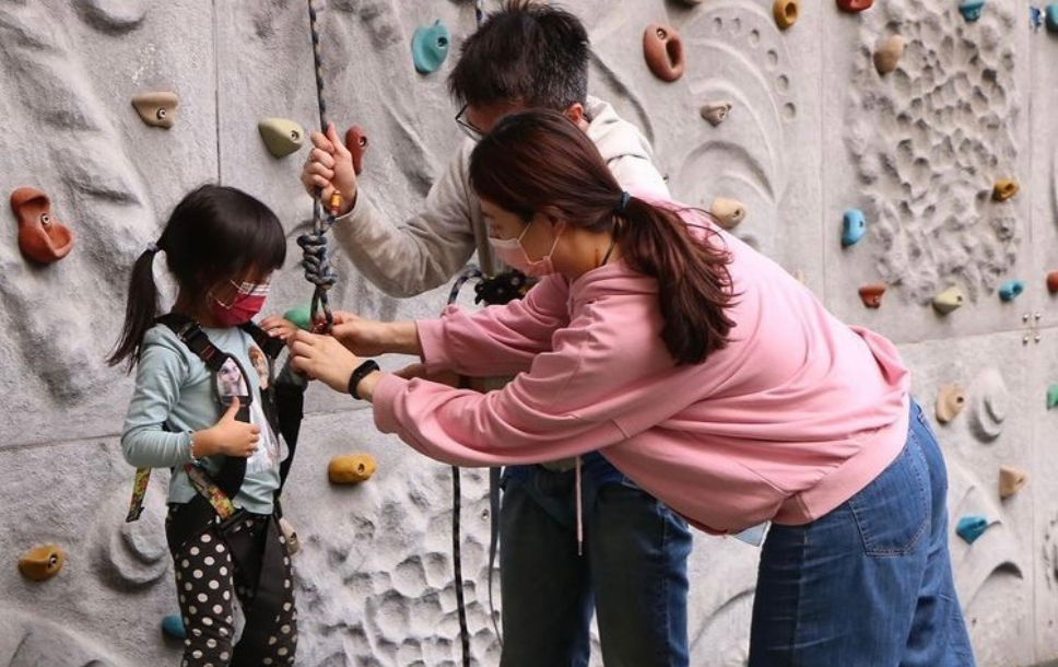 親子攀岩