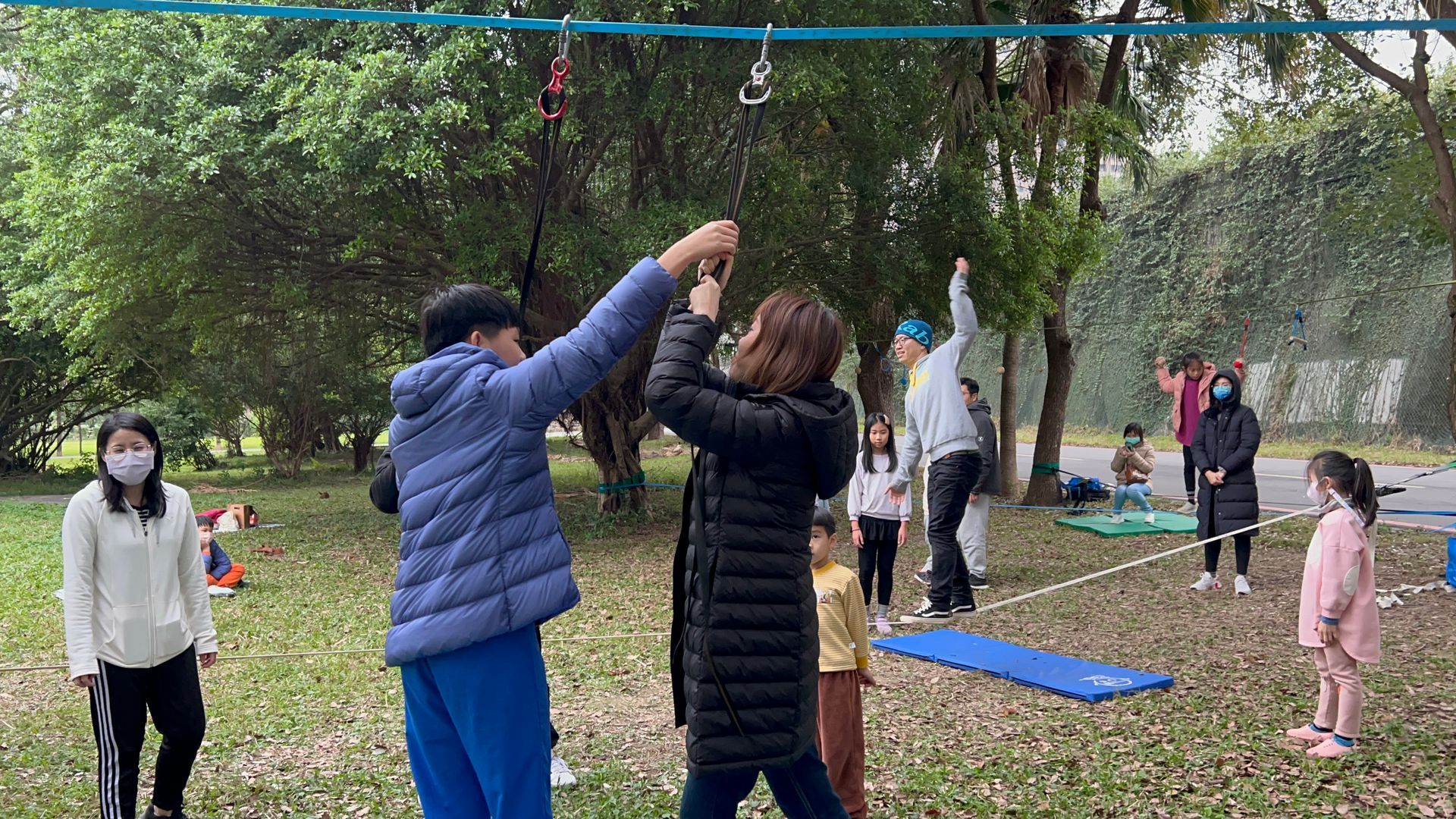 A group of people are playing a game in a park.