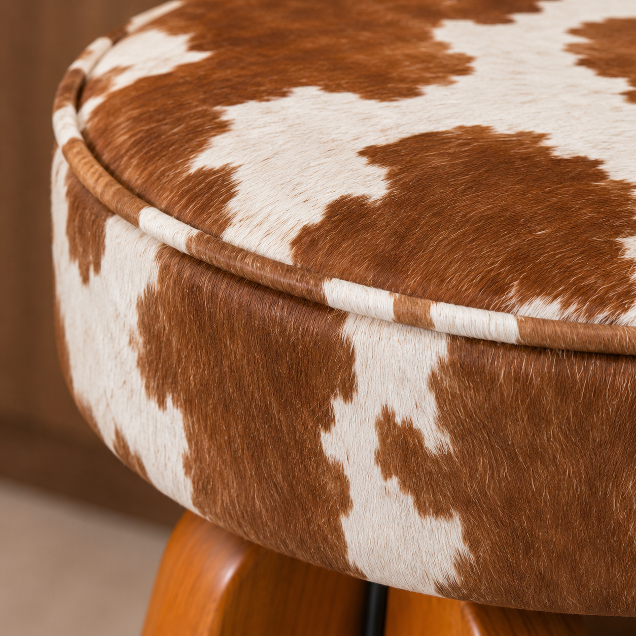 Banqueta Premium Couro Peludo Malhado Marrom