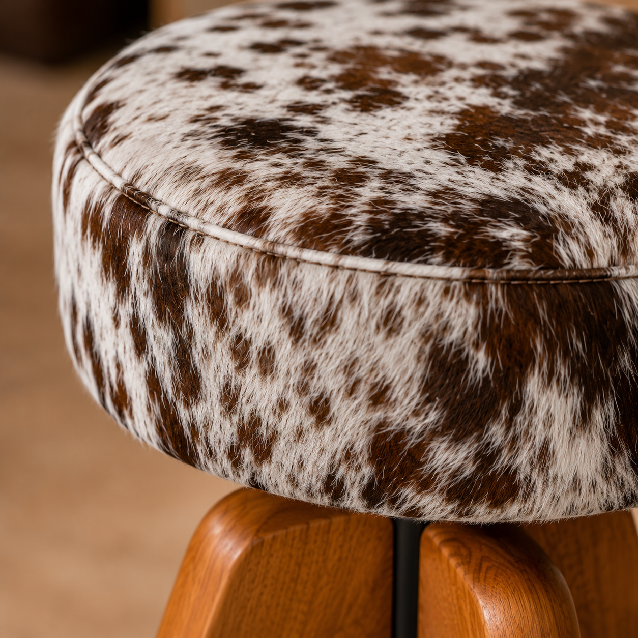Banqueta Premium Couro Peludo Exótico